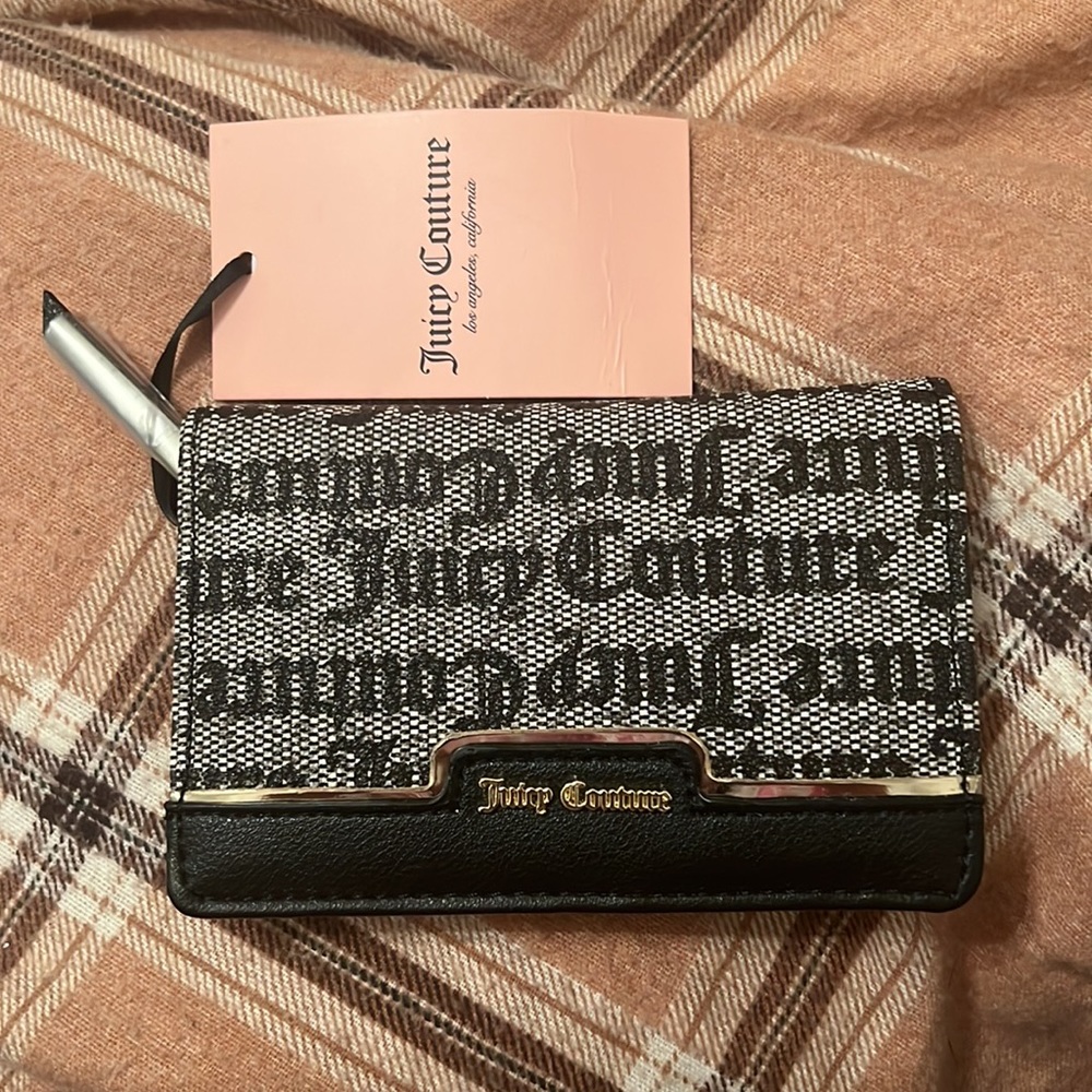 Juicy Couture Wallet 🤍